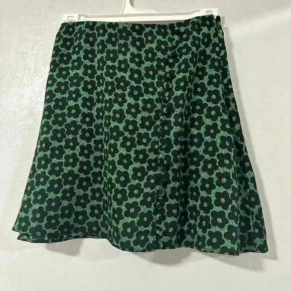 159. Urban Outfitters Women's Green and Black Skirt - Picture 4 of 9